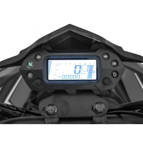 Vozidlo so spaľovacou štvorkolkou v čiernej farbe