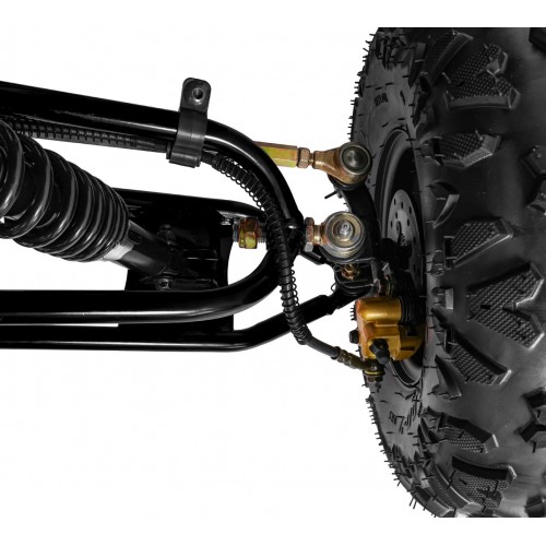 Vozidlo so spaľovacou štvorkolkou v čiernej farbe