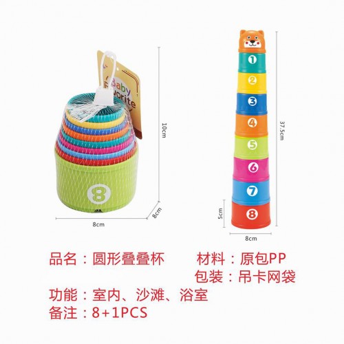 Sada hrnčekov s pyramídou