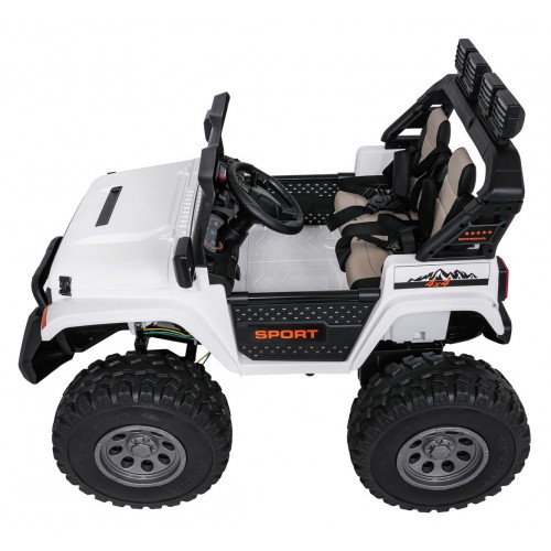 Extrémne športové vozidlo 4x4 s variabilnou veľkosťou, biele