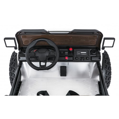 Extrémne športové vozidlo 4x4 s variabilnou veľkosťou, biele