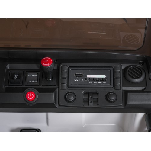 Extrémne športové vozidlo 4x4 s variabilnou veľkosťou, biele