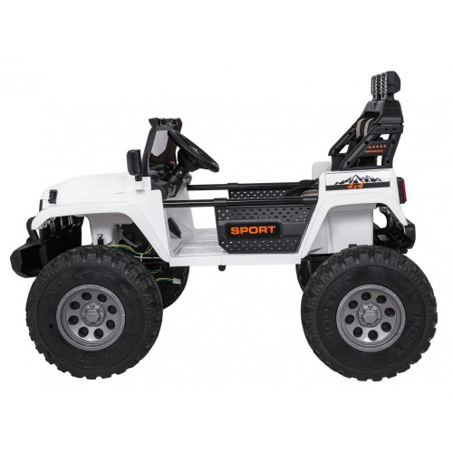 Extrémne športové vozidlo 4x4 s variabilnou veľkosťou, biele