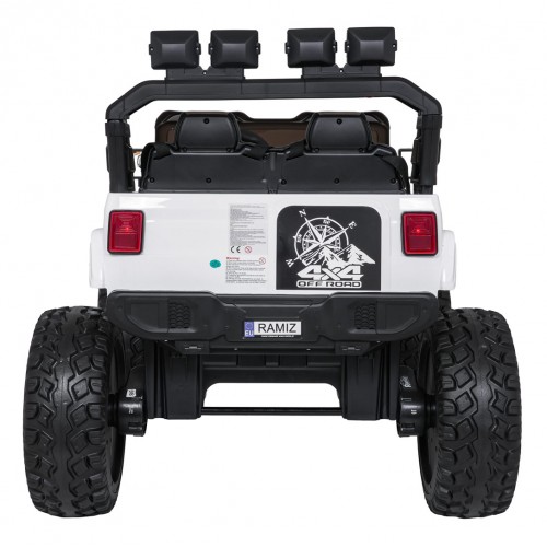 Extrémne športové vozidlo 4x4 s variabilnou veľkosťou, biele