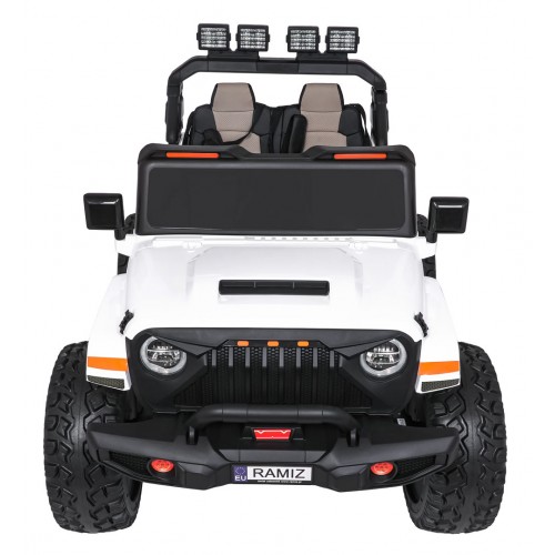 Extrémne športové vozidlo 4x4 s variabilnou veľkosťou, biele