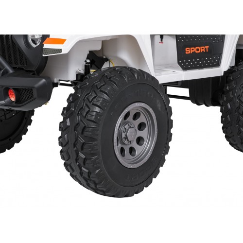 Extrémne športové vozidlo 4x4 s variabilnou veľkosťou, biele