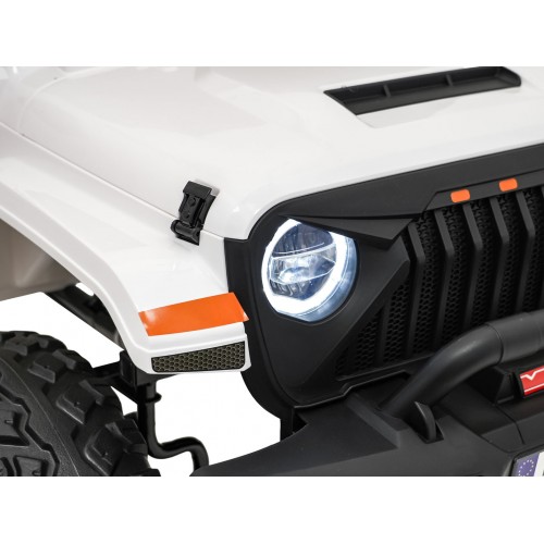 Extrémne športové vozidlo 4x4 s variabilnou veľkosťou, biele