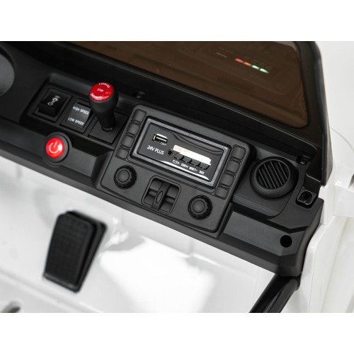 Extrémne športové vozidlo 4x4 s variabilnou veľkosťou, biele