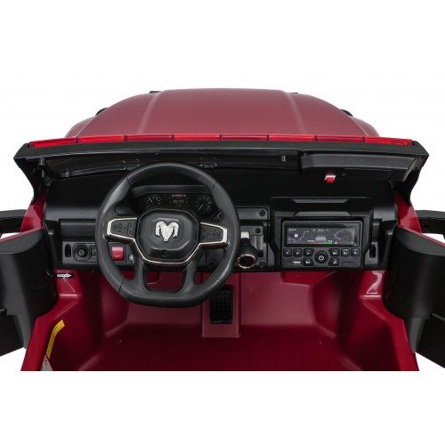 Vozidlo hasičského zboru RAM 3500 červené