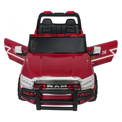 Vozidlo hasičského zboru RAM 3500 červené