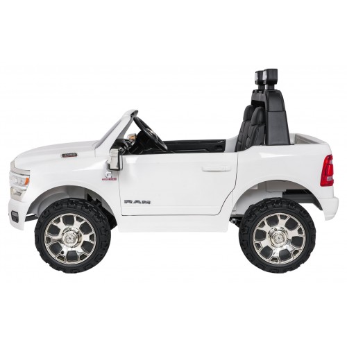 RAM vozidla 3500 biela