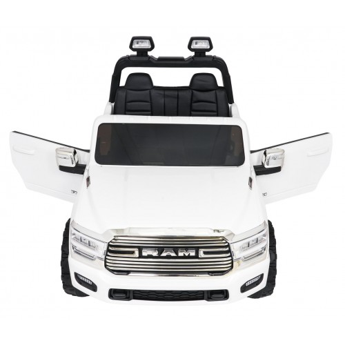 RAM vozidla 3500 biela