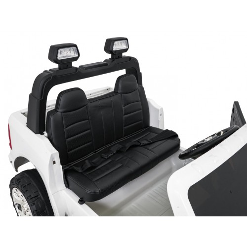 RAM vozidla 3500 biela