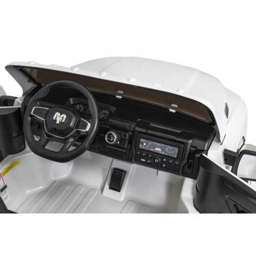 RAM vozidla 3500 biela