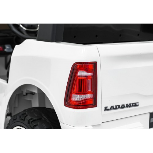 RAM vozidla 3500 biela