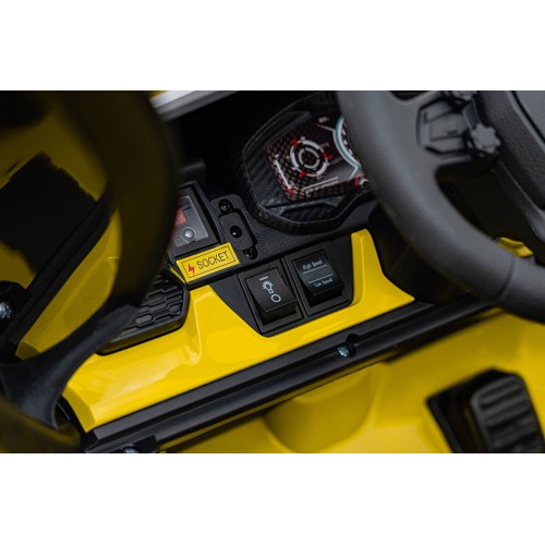 Žlté vozidlo Lamborghini Revuelto XL