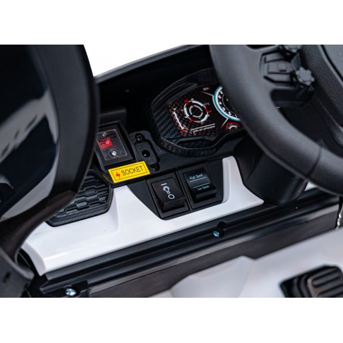 Vozidlo Lamborghini Revuelto XL White