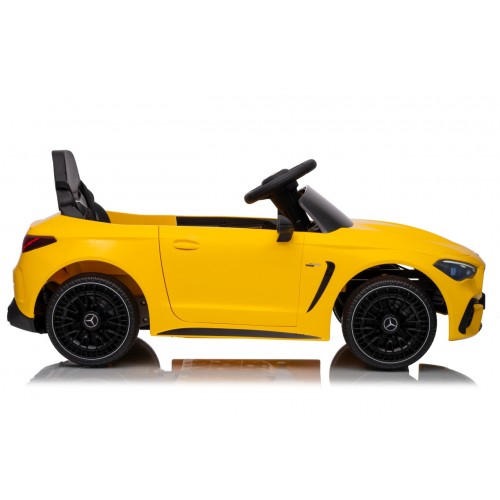 Mercedes Benz AMG CLE 53 Žlté vozidlo