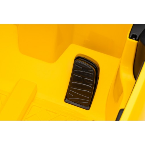 Mercedes Benz AMG CLE 53 Žlté vozidlo