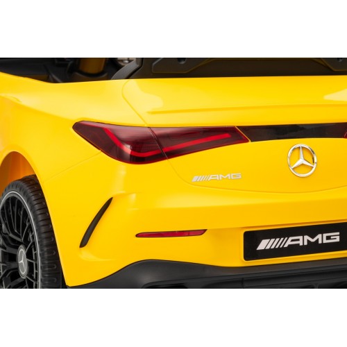 Mercedes Benz AMG CLE 53 Žlté vozidlo