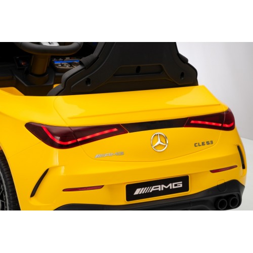 Mercedes Benz AMG CLE 53 Žlté vozidlo