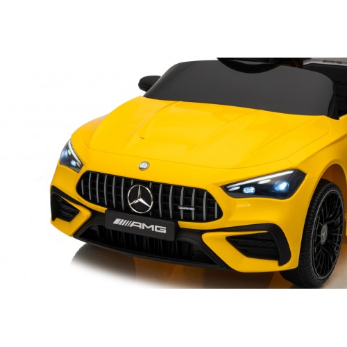 Mercedes Benz AMG CLE 53 Žlté vozidlo