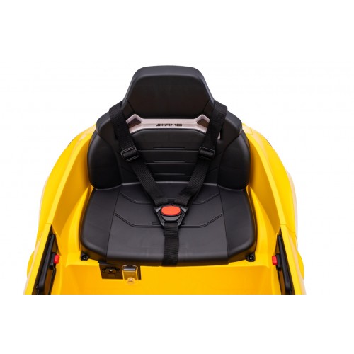 Mercedes Benz AMG CLE 53 Žlté vozidlo