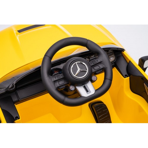 Mercedes Benz AMG CLE 53 Žlté vozidlo