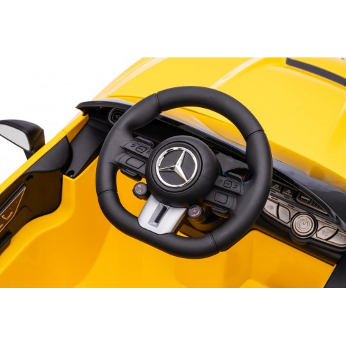 Mercedes Benz AMG CLE 53 Žlté vozidlo