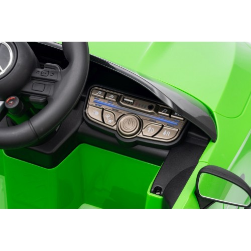 Mercedes Benz AMG CLE 53 Zelené vozidlo