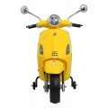 Automobilový skúter Vespa ROMA žltý