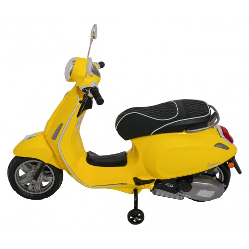 Automobilový skúter Vespa ROMA žltý