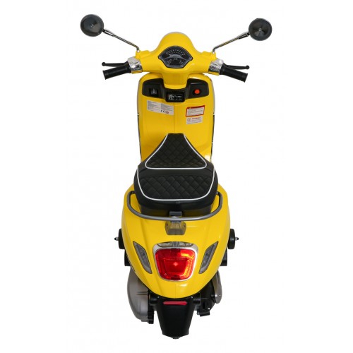 Automobilový skúter Vespa ROMA žltý