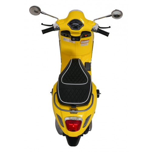 Automobilový skúter Vespa ROMA žltý