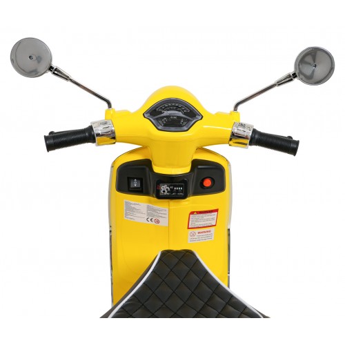 Automobilový skúter Vespa ROMA žltý