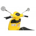 Automobilový skúter Vespa ROMA žltý