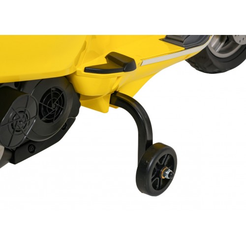 Automobilový skúter Vespa ROMA žltý