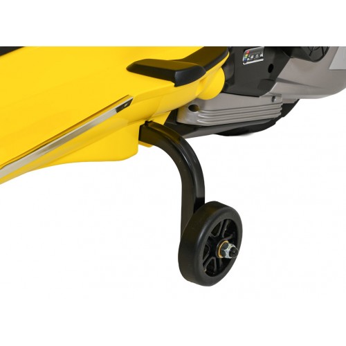 Automobilový skúter Vespa ROMA žltý