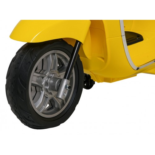 Automobilový skúter Vespa ROMA žltý