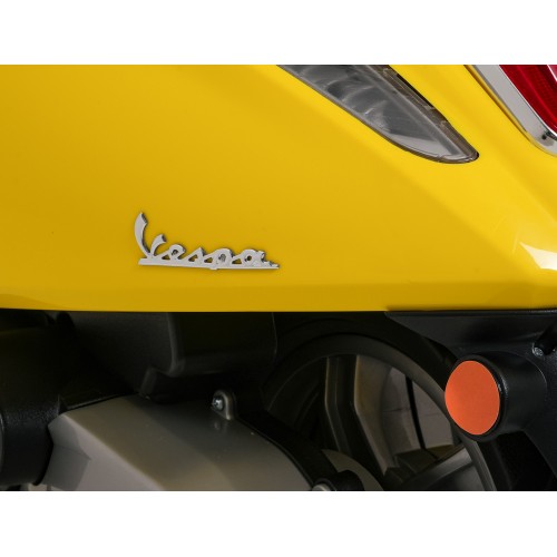 Automobilový skúter Vespa ROMA žltý