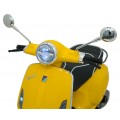 Automobilový skúter Vespa ROMA žltý