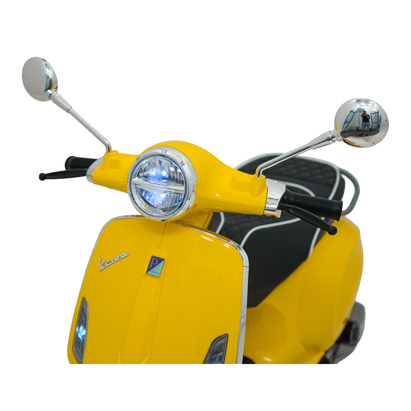 Automobilový skúter Vespa ROMA žltý