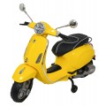 Automobilový skúter Vespa ROMA žltý