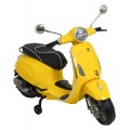 Automobilový skúter Vespa ROMA žltý