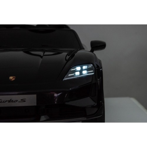 Vozidlo Porsche Taycan Turbo S Black