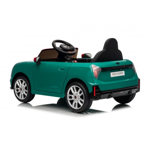 Zelené vozidlo Mini Cooper