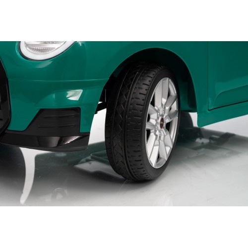 Zelené vozidlo Mini Cooper