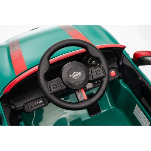 Zelené vozidlo Mini Cooper