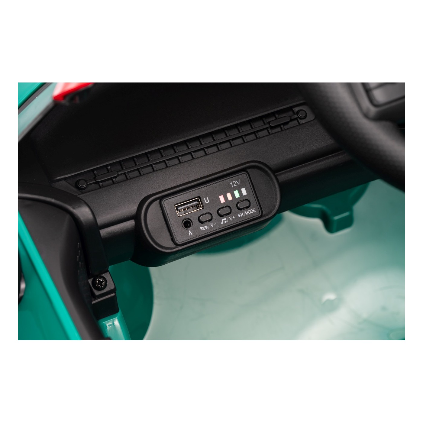 Zelené vozidlo Mini Cooper