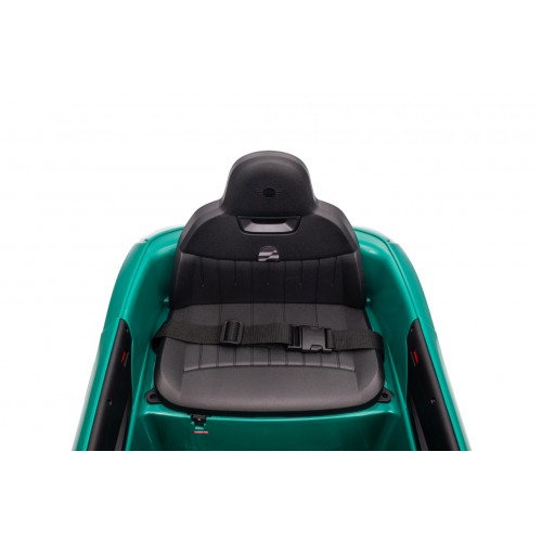 Zelené vozidlo Mini Cooper